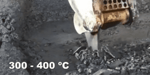 Xcentric Ripper trabajando en un material entre 300 y 400 grados centígrados